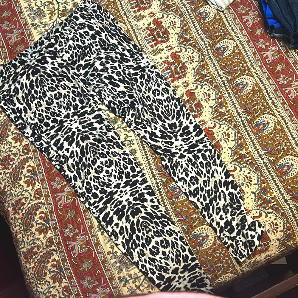 Leopard print stretch pants
